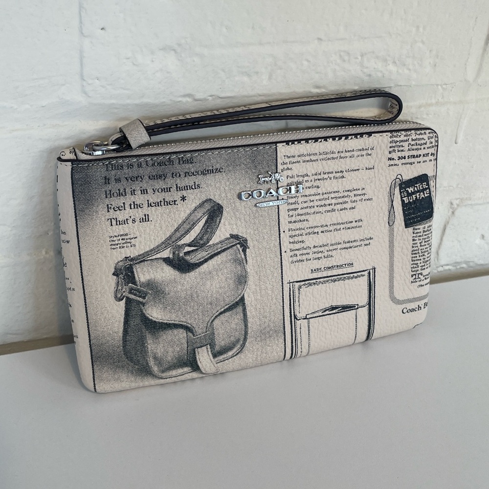 NWT Coach Large Corner Zip Newspaper Print Wristlet - Picture 3 of 10